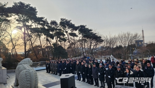 평택시, 현충탑 신년참배로 병오년 새해 시작…시민 평안과 시정 발전 다짐