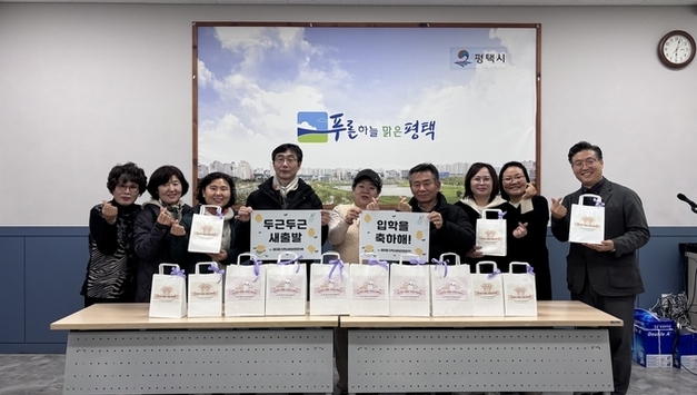 용이동 지역사회보장협의체, 초·중학교 입학생 21명에 입학 축하선물 지원