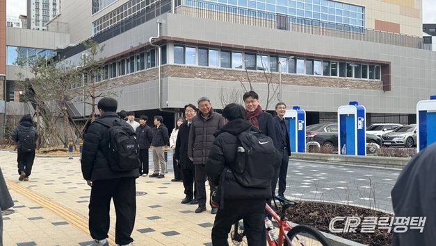 평택교육청, 개교학교 찾아 아침맞이 및 등교지원…오는 6일까지 밀착 안전 지도