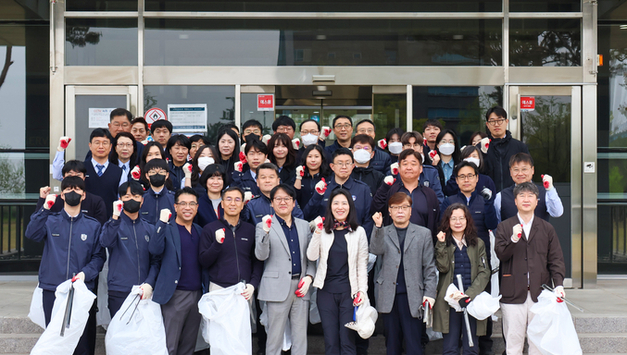 평택세관, 평택항 일대서 환경정화 활동 실시…세관장·직원 40여명 환경보호 캠페인도 함께